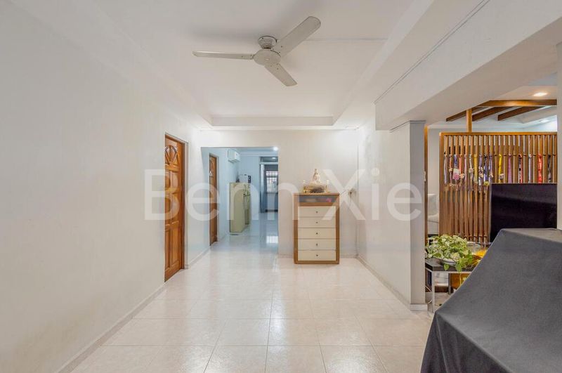 Executive HDB for Sale in  308 Woodlands Avenue 1 - Image 2